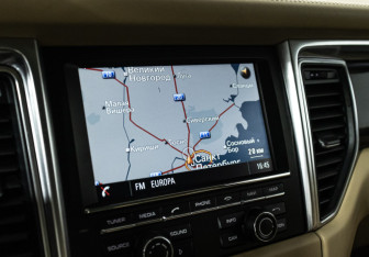 Подержанный автомобиль Porsche Macan 2014 года (19 фото)