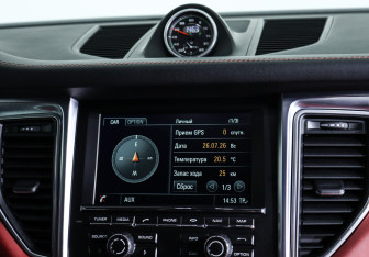 Подержанный автомобиль Porsche Macan 2015 года (11 фото)