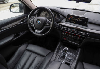 Подержанный автомобиль BMW X6 2016 года (10 фото)