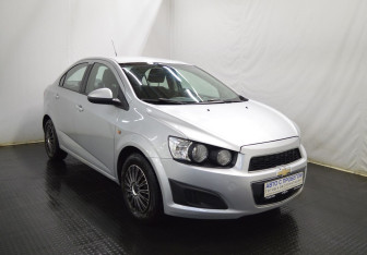 Подержанный автомобиль Chevrolet Aveo Sedan 2012 года (3 фото)