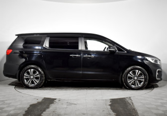 Подержанный автомобиль Kia Carnival 2019 года (4 фото)