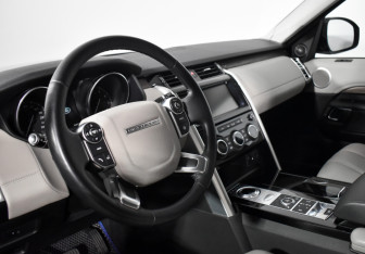 Подержанный автомобиль Land Rover Discovery 2017 года (9 фото)