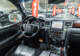 Подержанный автомобиль Lexus LX 2013 года (32 фото)