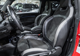 Подержанный автомобиль MINI Hatch 2021 года (12 фото)