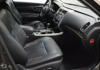 Подержанный автомобиль Nissan Teana 2014 года (11 фото)