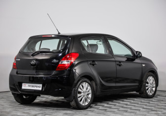 Подержанный автомобиль Hyundai i20 2010 года (5 фото)