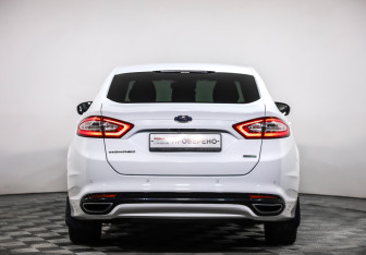 Подержанный автомобиль Ford Mondeo Sedan 2016 года (6 фото)