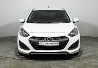 Подержанный автомобиль Hyundai i30 Hatchback 2013 года (2 фото)