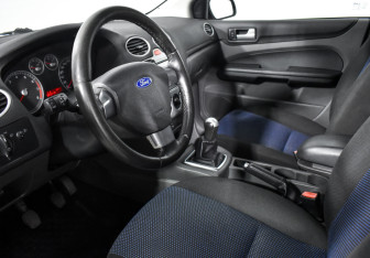 Подержанный автомобиль Ford Focus Sedan 2007 года (9 фото)