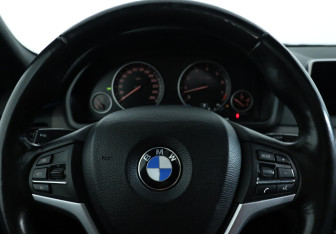 Подержанный автомобиль BMW X5 2016 года (18 фото)