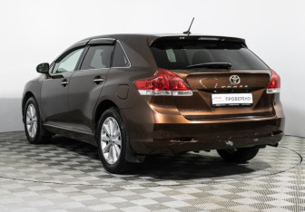 Подержанный автомобиль Toyota Venza 2011 года (7 фото)