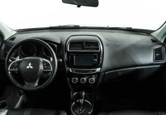 Подержанный автомобиль Mitsubishi ASX 2014 года (13 фото)