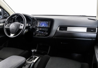 Подержанный автомобиль Mitsubishi Outlander 2015 года (9 фото)