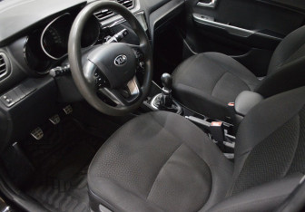 Подержанный автомобиль Kia Rio Sedan 2013 года (10 фото)