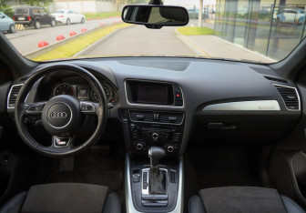 Подержанный автомобиль Audi Q5 2015 года (11 фото)