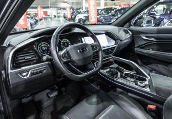 Подержанный автомобиль Geely Tugella 2024 года (16 фото)