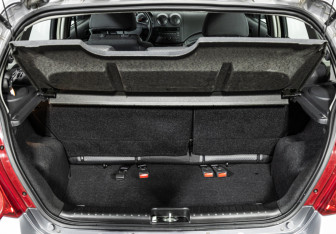 Подержанный автомобиль Chevrolet Aveo Hatchback 2010 года (16 фото)