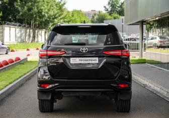 Подержанный автомобиль Toyota Fortuner 2021 года (7 фото)