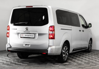 Подержанный автомобиль Peugeot Traveller 2020 года (5 фото)