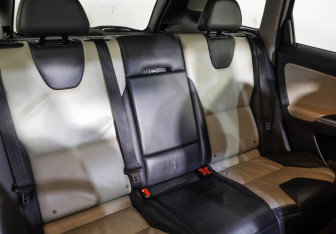 Подержанный автомобиль Volvo XC60 2013 года (25 фото)