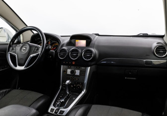 Подержанный автомобиль Opel Antara 2014 года (9 фото)