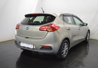 Подержанный автомобиль Kia Ceed Hatchback 2015 года (5 фото)