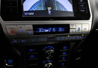 Подержанный автомобиль Toyota Land Cruiser Prado 2018 года (20 фото)