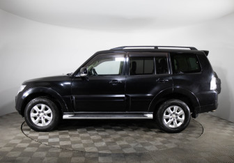 Подержанный автомобиль Mitsubishi Pajero 2013 года (8 фото)