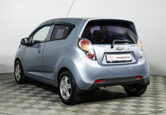 Подержанный автомобиль Chevrolet Spark 2011 года (7 фото)