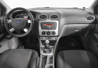 Подержанный автомобиль Ford Focus Sedan 2011 года (13 фото)