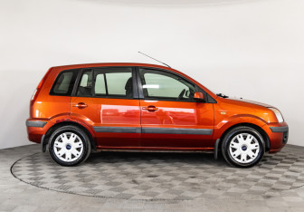 Подержанный автомобиль Ford Fusion 2007 года (4 фото)