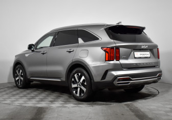 Подержанный автомобиль Kia Sorento 2022 года (7 фото)