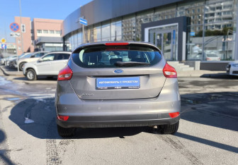 Подержанный автомобиль Ford Focus Hatchback 2015 года (5 фото)
