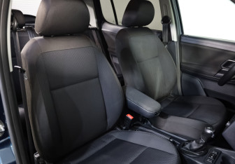 Подержанный автомобиль Skoda Fabia Hatchback 2013 года (16 фото)