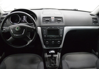 Подержанный автомобиль Skoda Yeti 2012 года (14 фото)
