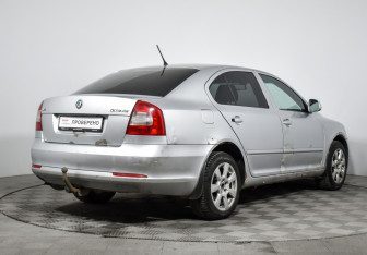 Подержанный автомобиль Skoda Octavia Liftback 2011 года (5 фото)