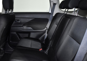 Подержанный автомобиль Mitsubishi Outlander 2019 года (17 фото)