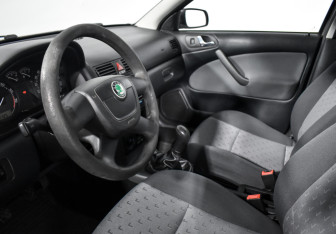 Подержанный автомобиль Skoda Octavia Liftback 2010 года (9 фото)