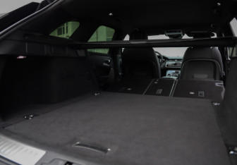 Подержанный автомобиль Land Rover Range Rover Velar 2017 года (37 фото)