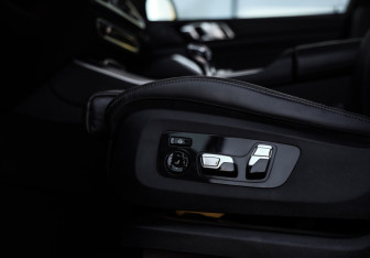 Подержанный автомобиль BMW X5 2020 года (31 фото)