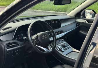 Подержанный автомобиль Hyundai Palisade 2022 года (9 фото)