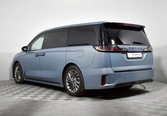 Подержанный автомобиль Voyah Dream 2023 года (7 фото)