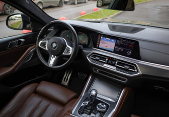 Подержанный автомобиль BMW X6 2020 года (9 фото)