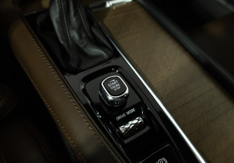 Подержанный автомобиль Volvo S90 2017 года (20 фото)