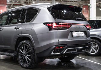 Подержанный автомобиль Lexus LX 2022 года (17 фото)