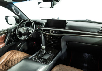 Подержанный автомобиль Lexus LX 2020 года (9 фото)