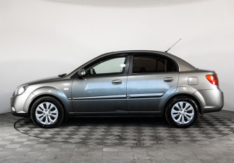 Подержанный автомобиль Kia Rio Sedan 2010 года (8 фото)