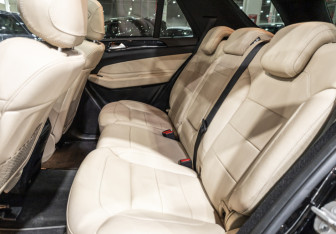 Подержанный автомобиль Mercedes-Benz GLE 2016 года (16 фото)
