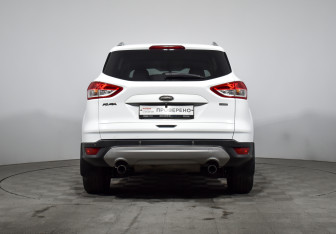 Подержанный автомобиль Ford Kuga 2015 года (6 фото)