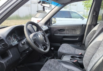 Подержанный автомобиль Honda CR-V 2002 года (13 фото)